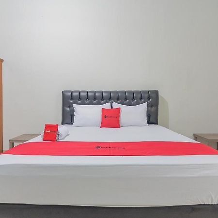 Hotel RedDoorz @ Pemuda Street Cirebon Exterior foto