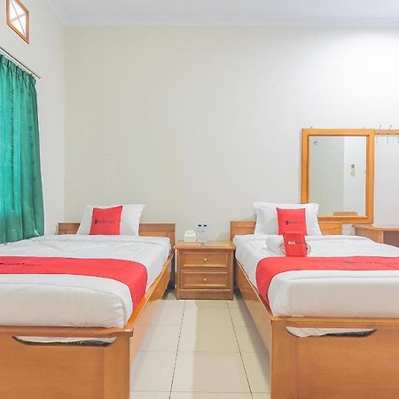 Hotel RedDoorz @ Pemuda Street Cirebon Exterior foto
