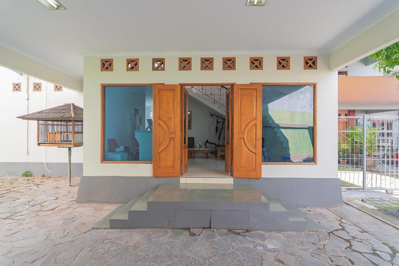 Hotel RedDoorz @ Pemuda Street Cirebon Exterior foto