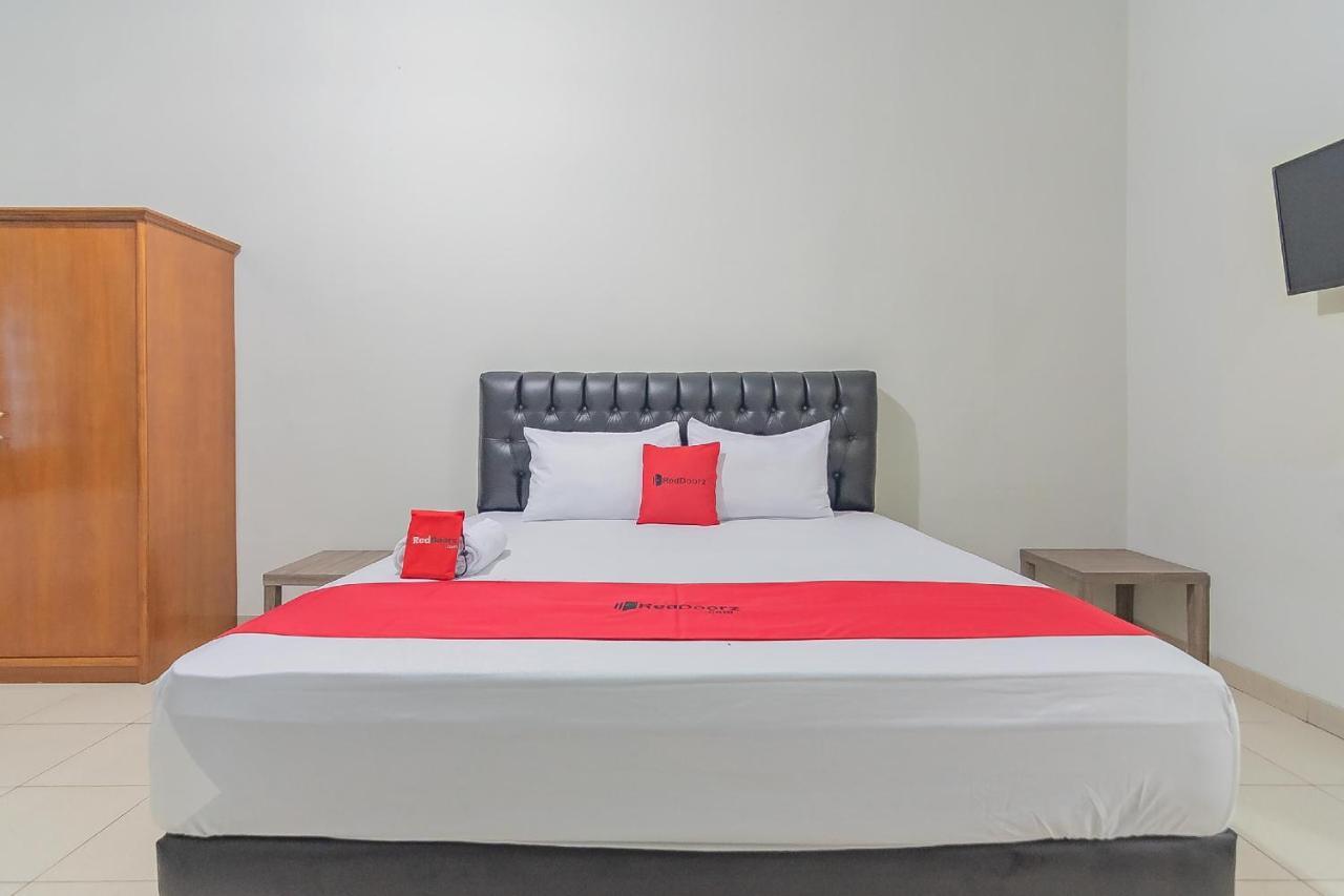 Hotel RedDoorz @ Pemuda Street Cirebon Exterior foto