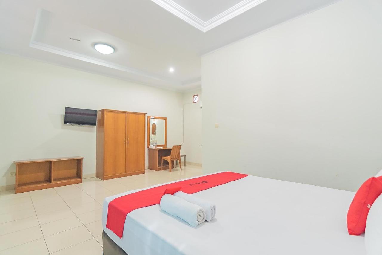 Hotel RedDoorz @ Pemuda Street Cirebon Exterior foto