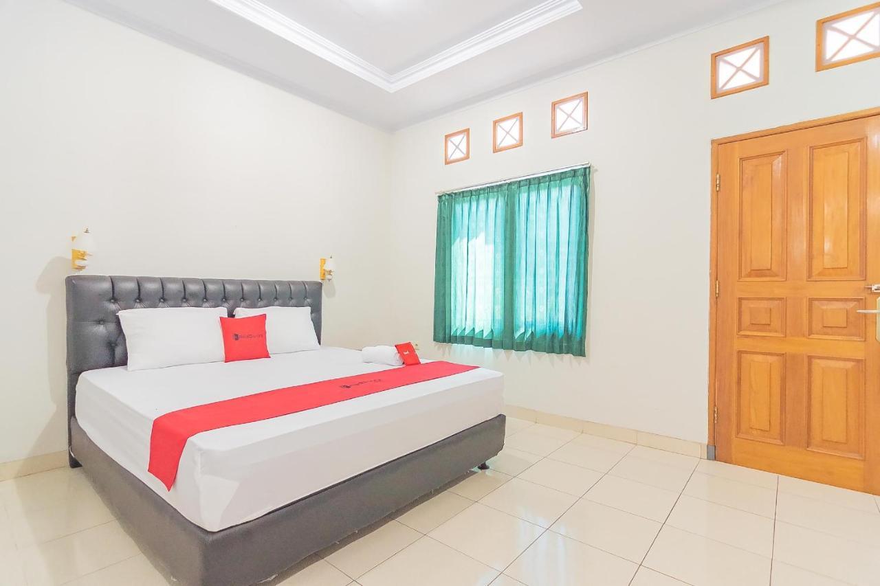 Hotel RedDoorz @ Pemuda Street Cirebon Exterior foto
