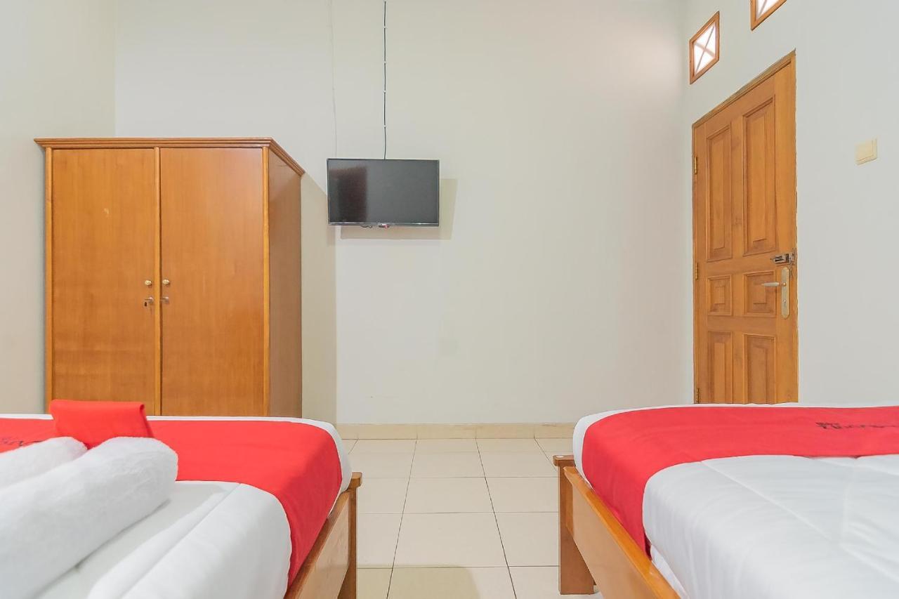 Hotel RedDoorz @ Pemuda Street Cirebon Exterior foto