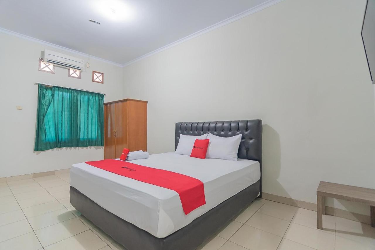 Hotel RedDoorz @ Pemuda Street Cirebon Exterior foto